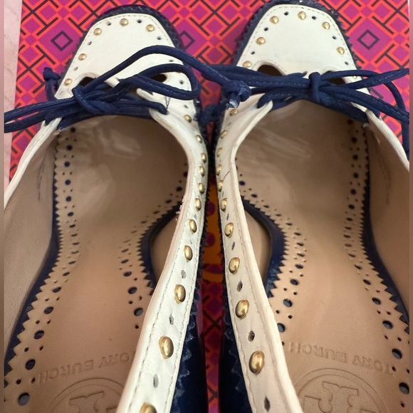 Beautiful Tory Burch navy/ivory Cambridge pump 6.5. - Picture 12 of 13